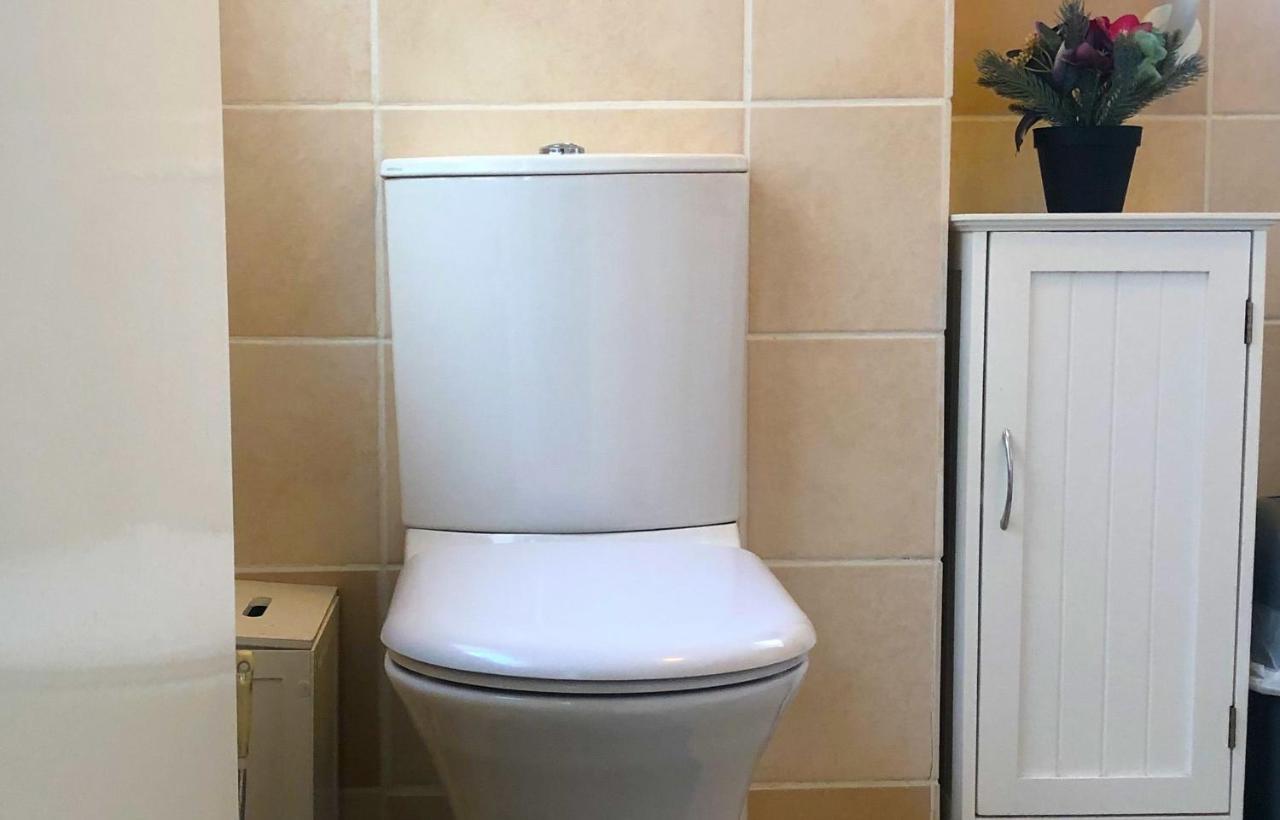 33Sm Dreams Unlimited Serviced Accommodation- Staines - Heathrow Стэнвэлл Экстерьер фото