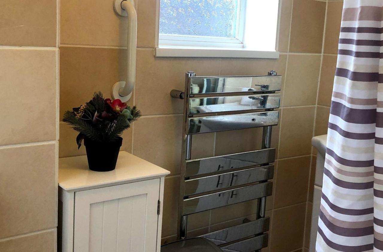 33Sm Dreams Unlimited Serviced Accommodation- Staines - Heathrow Стэнвэлл Экстерьер фото