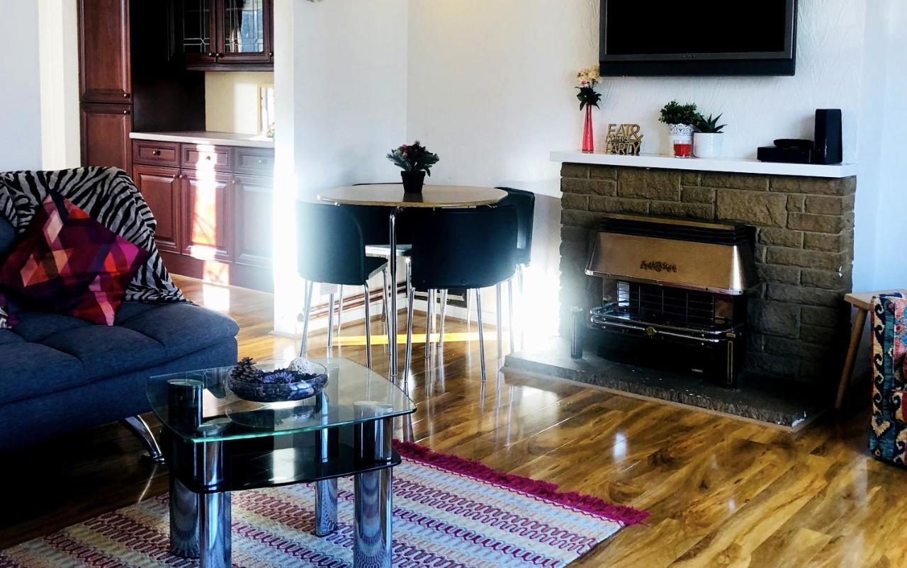 33Sm Dreams Unlimited Serviced Accommodation- Staines - Heathrow Стэнвэлл Экстерьер фото