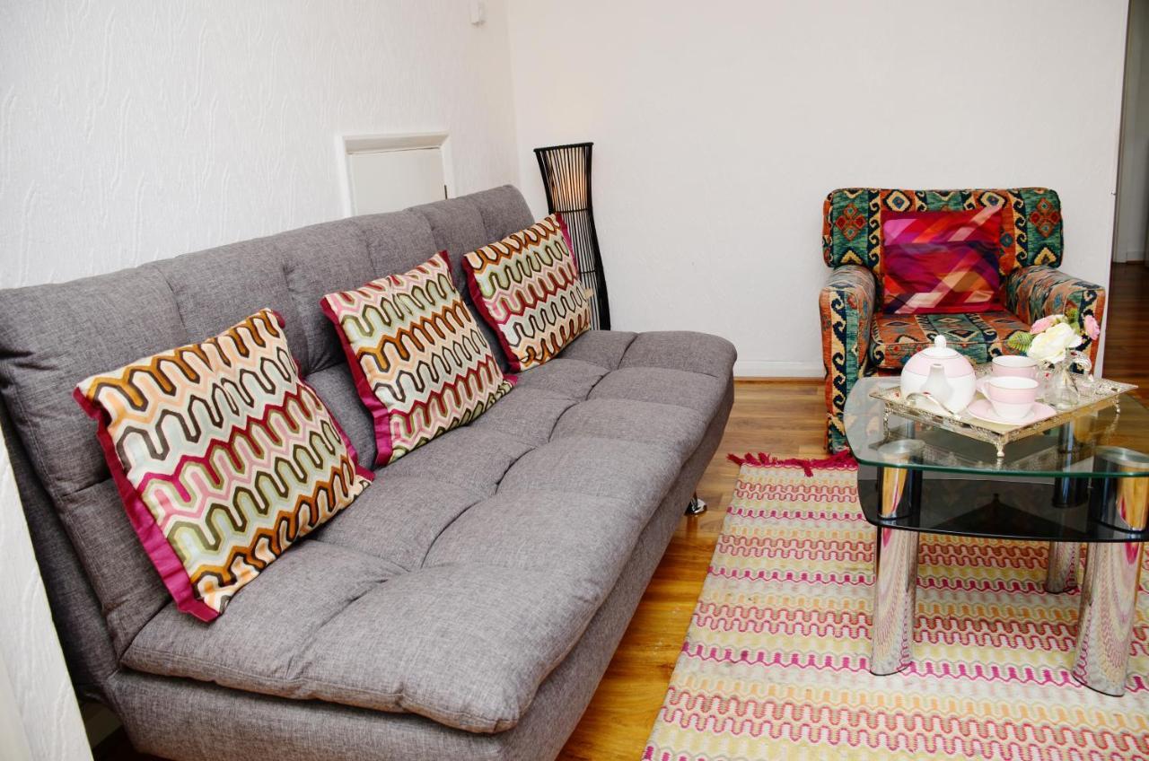 33Sm Dreams Unlimited Serviced Accommodation- Staines - Heathrow Стэнвэлл Экстерьер фото