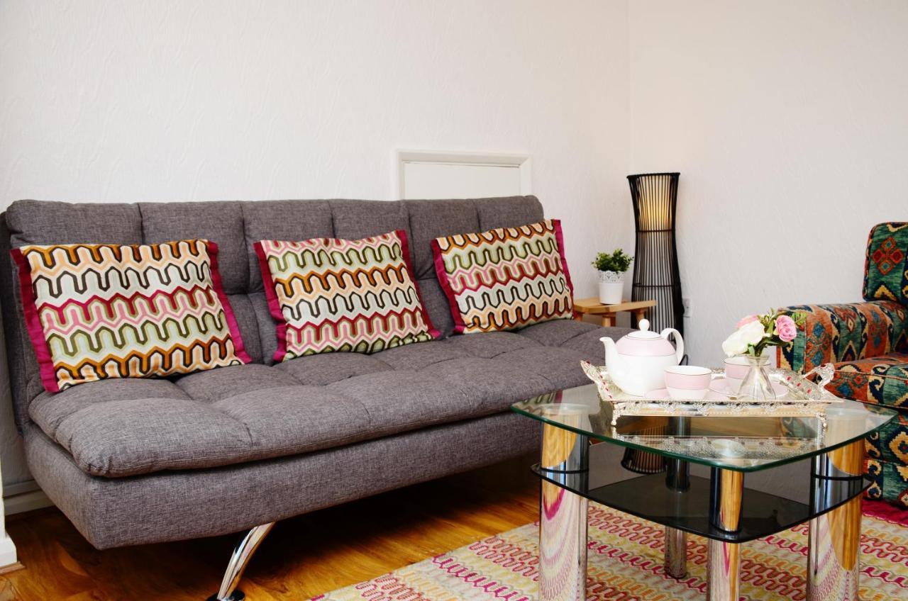 33Sm Dreams Unlimited Serviced Accommodation- Staines - Heathrow Стэнвэлл Экстерьер фото