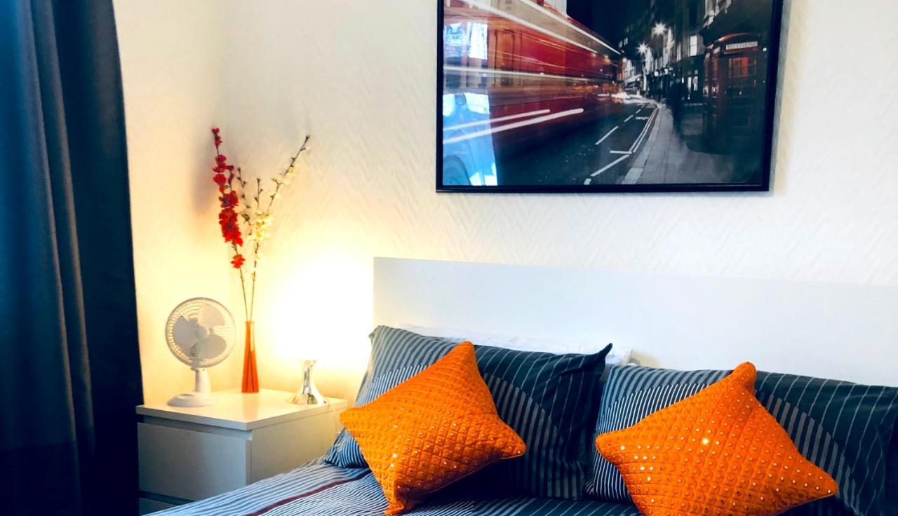 33Sm Dreams Unlimited Serviced Accommodation- Staines - Heathrow Стэнвэлл Экстерьер фото