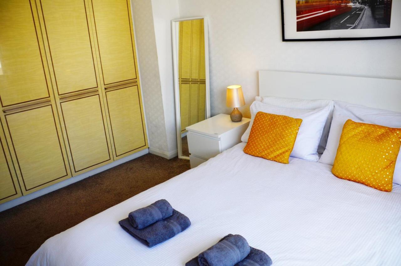 33Sm Dreams Unlimited Serviced Accommodation- Staines - Heathrow Стэнвэлл Экстерьер фото