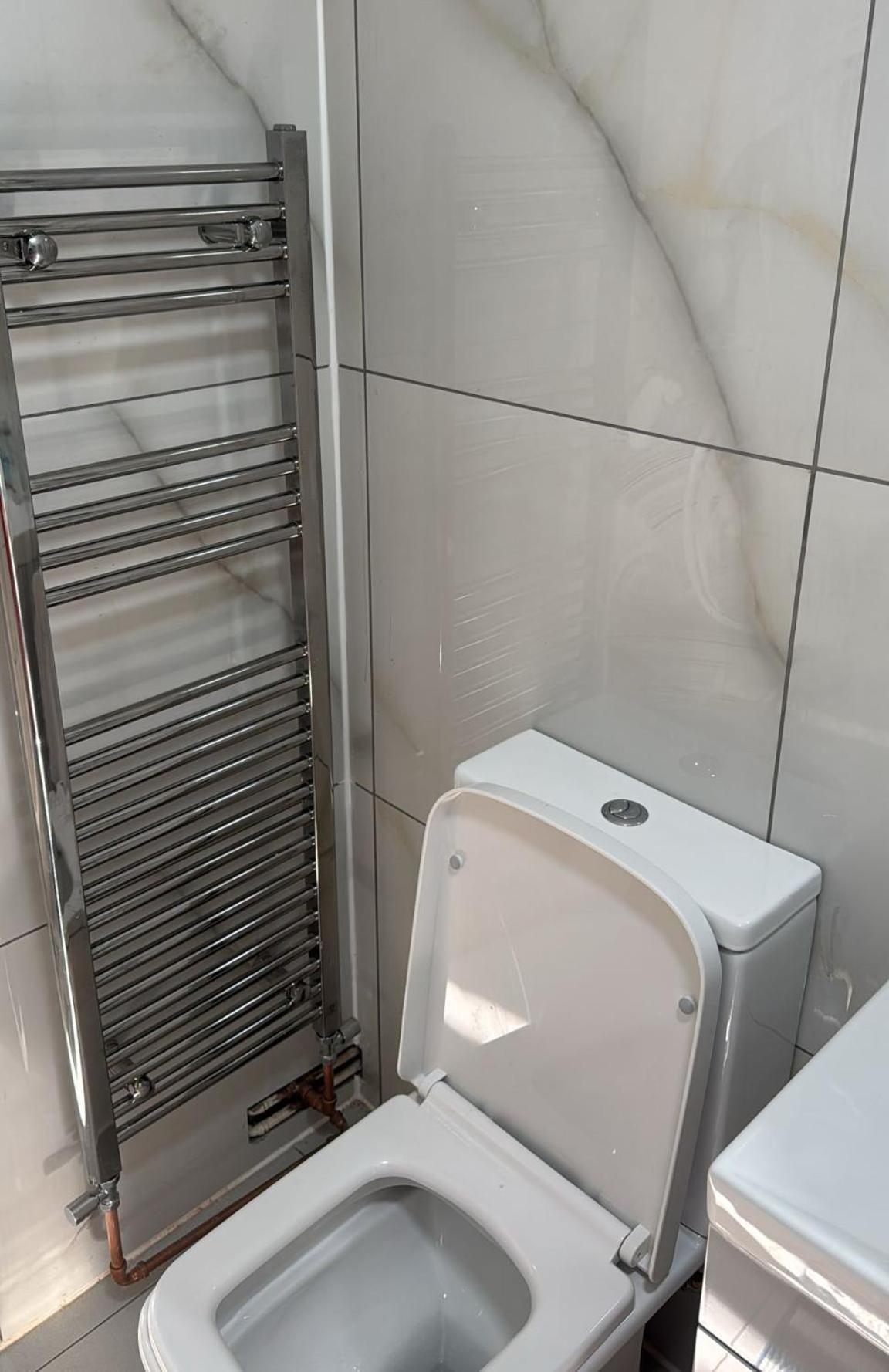 33Sm Dreams Unlimited Serviced Accommodation- Staines - Heathrow Стэнвэлл Экстерьер фото